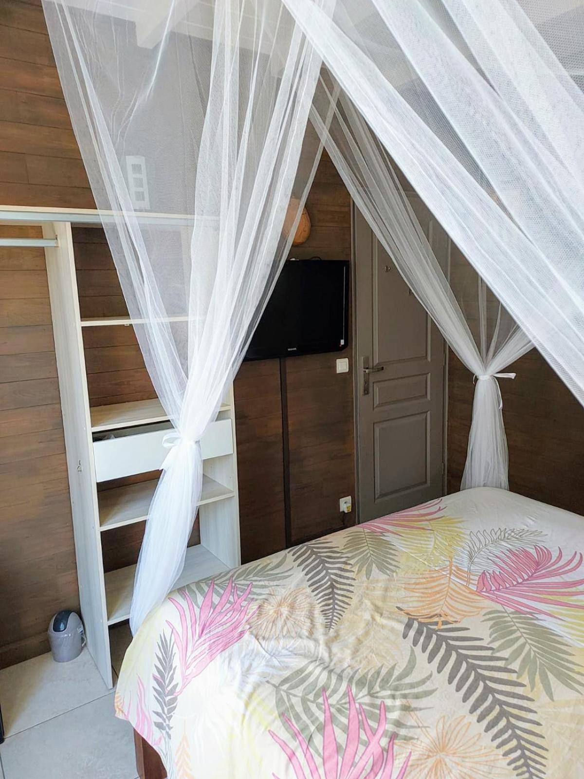 Chamb'Bouchons Apartment แซงต์-ฟรองซัวส์ ภายนอก รูปภาพ